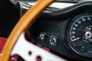 Image 13/36 of Jaguar E-Type (1969)