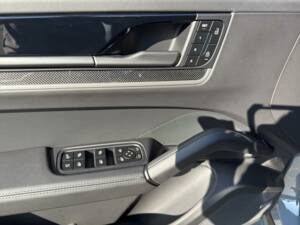 Bild 10/12 von Porsche Cayenne Turbo E-Hybrid (2024)