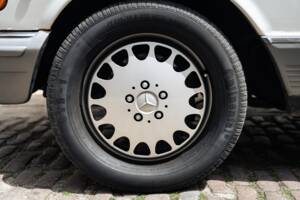 Image 46/50 of Mercedes-Benz 500 SEL (1984)