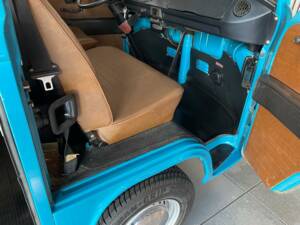 Bild 41/47 von Volkswagen T2b Kleinbus (1977)
