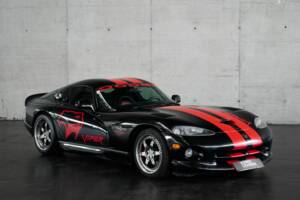 Image 24/50 of Dodge Viper GTS (2005)