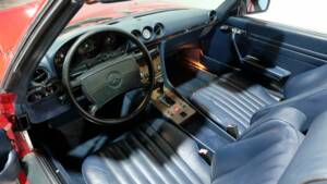 Image 8/42 de Mercedes-Benz 560 SL (1988)