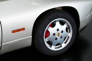 Image 33/50 of Porsche 928 GT (1989)