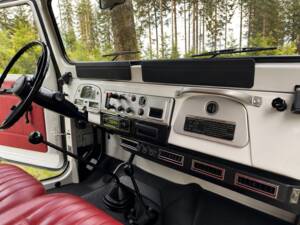 Image 18/67 of Toyota Land Cruiser FJ 40 (1982)