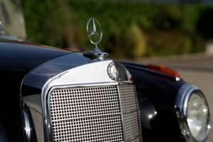 Immagine 34/35 di Mercedes-Benz 220 SE (1960)