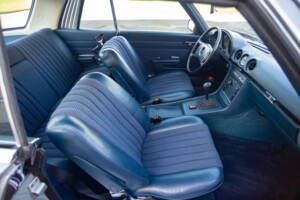 Image 14/39 of Mercedes-Benz 350 SLC (1972)