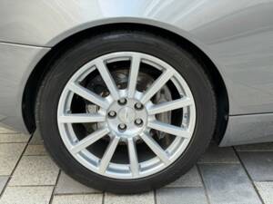 Image 40/49 of Aston Martin V12 Vanquish S (2005)