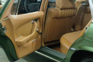 Image 22/50 de Mercedes-Benz 350 SE (1975)