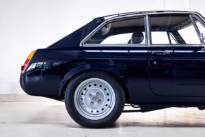 Image 32/41 of MG MGB GT V8 (1976)