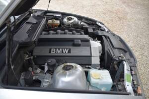 Image 33/46 of BMW 320i (1995)