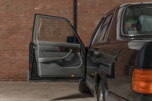 Image 33/50 of Mercedes-Benz 500 SEL (1988)