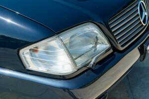 Image 24/45 of Mercedes-Benz 500 SL (1990)