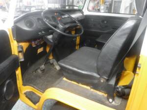 Image 8/50 of Volkswagen T2 a&#x2F;b (1977)