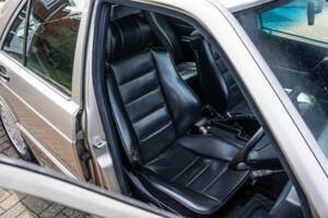 Image 46/50 of Mercedes-Benz 190 E 2.5-16 (1991)