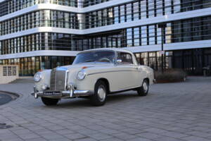 Image 17/41 of Mercedes-Benz 220 SE (1959)