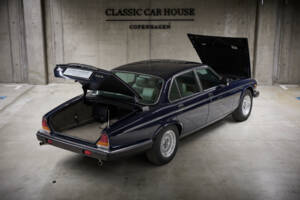 Image 97/97 of Daimler Double Six (1994)