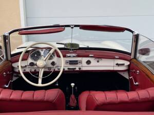 Image 3/7 of Mercedes-Benz 190 SL (1961)