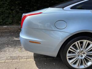 Image 15/50 of Jaguar XJ 5.0 (2011)