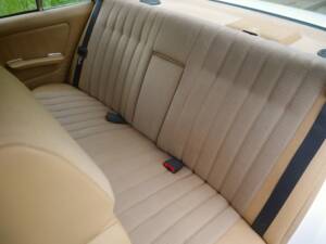 Immagine 18/50 di Mercedes-Benz 230 E (1900)
