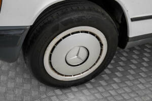 Bild 22/50 von Mercedes-Benz 190 D (1985)