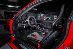 Image 22/27 de Porsche 911 GT3 Touring (2018)
