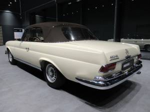 Image 6/17 de Mercedes-Benz 250 SE (1967)
