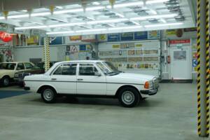 Bild 14/50 von Mercedes-Benz 230 (1977)