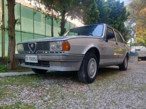 Bild 7/8 von Alfa Romeo Giulietta 1.6 (1984)