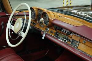 Image 42/50 of Mercedes-Benz 220 SE b (1963)