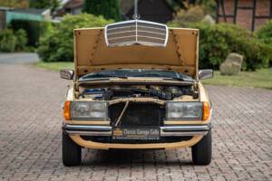 Image 6/53 de Mercedes-Benz 200 T (1982)