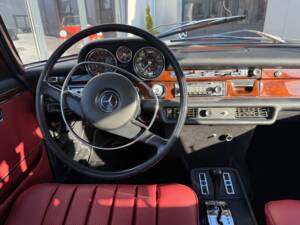 Image 16/32 of Mercedes-Benz 300 SEL 6.3 (1970)
