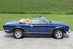 Image 17/50 of FIAT 124 Spider CS1 (1978)