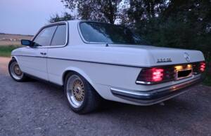Image 12/15 of Mercedes-Benz 230 CE (1980)