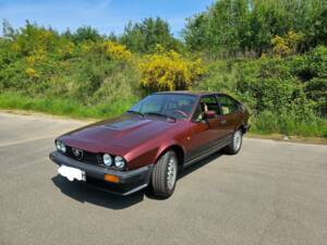 Image 3/9 of Alfa Romeo GTV 6 2.5 (1985)