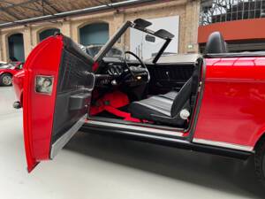 Image 14/39 of Peugeot 204 Convertible (1968)
