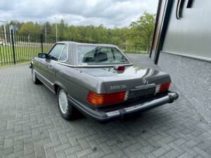 Image 14/36 of Mercedes-Benz 560 SL (1986)