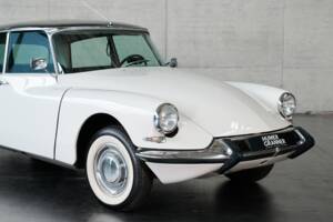 Bild 31/50 von Citroën DS 21 Pallas (1966)