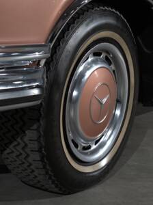 Image 9/57 of Mercedes-Benz 280 SE 3,5 (1971)