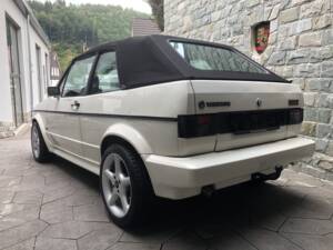 Immagine 2/22 di Volkswagen Golf Mk I Convertible 1.8 (1989)