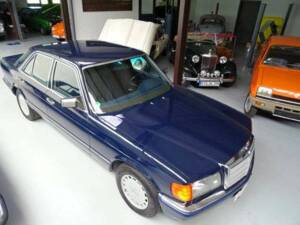 Image 7/24 of Mercedes-Benz 300 SE (1990)