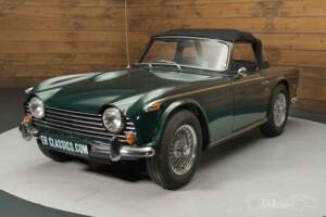 Image 8/19 of Triumph TR 250 (1968)