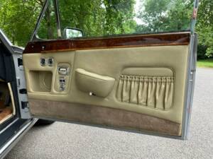 Bild 22/50 von Bentley Corniche (1980)