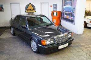Image 1/38 of Mercedes-Benz 190 E 2.5-16 (1992)
