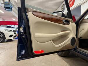 Image 5/17 of Jaguar XK8 4.2 (2000)