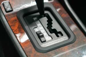 Image 24/32 of Mercedes-Benz 500 E (1992)