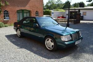 Immagine 6/15 di Mercedes-Benz E 220 (1996)