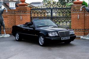 Bild 11/42 von Mercedes-Benz E 320 (1995)