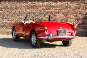 Image 20/50 of Alfa Romeo Giulia 1600 Spider (1963)