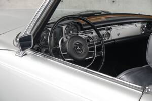 Image 20/50 de Mercedes-Benz 280 SL (1970)
