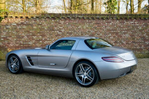 Image 12/50 of Mercedes-Benz SLS AMG (2011)